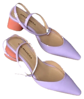 Zapatos lila de tacón ancho y bajo